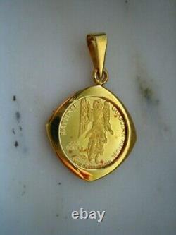 14 Kt Yellow Gold & 2005 Cook Islands Queen Elizabeth II & Raphael Coin Pendant